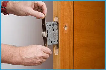 Lock Locksmith Services San Antonio, TX 210-780-7309 - 13-new-locks-installation