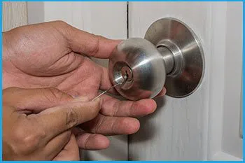 Lock Locksmith Services San Antonio, TX 210-780-7309 - 14-unlock-door